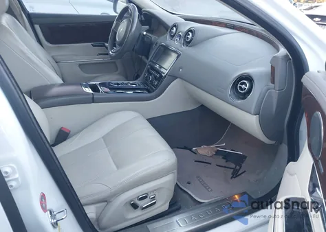 2016 Jaguar Xj R-Sport z USA, uszkodzony, nr VIN SAJWA1C77G8V97800